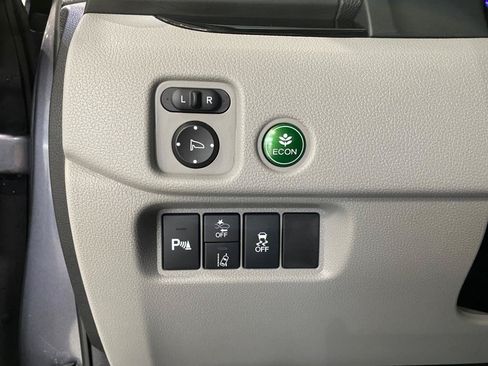 Used 2021 Honda Pilot Touring image 11