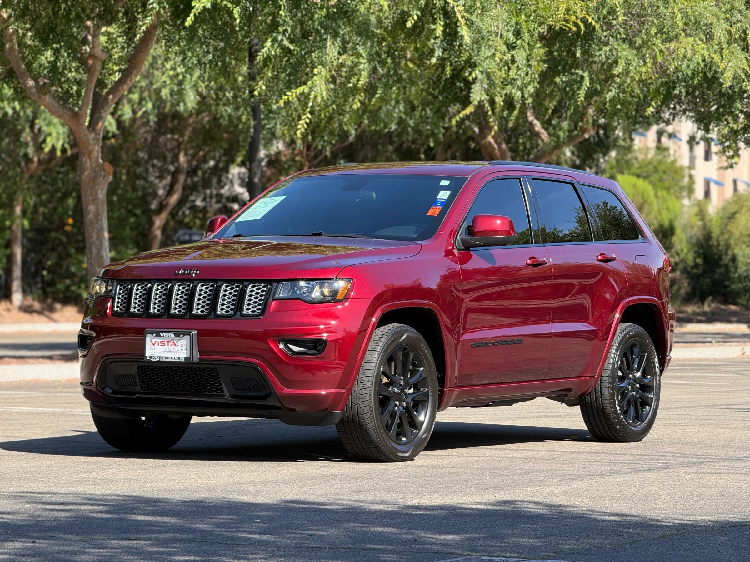 Used 2021 Jeep Grand Cherokee Laredo X RWD image 2