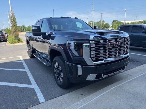 Used 2025 GMC Sierra 2500 Denali w/ Technology Package AWD/4WD image 3