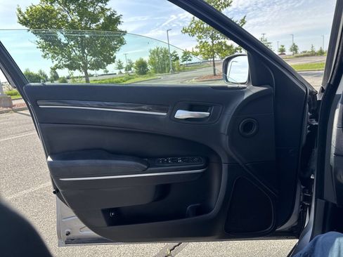 Used 2017 Chrysler 300 Limited RWD image 24