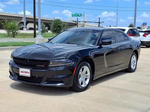 Used 2023 Dodge Charger SXT RWD image 4
