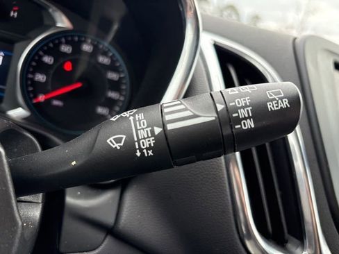 Used 2024 Chevrolet Equinox LT image 28