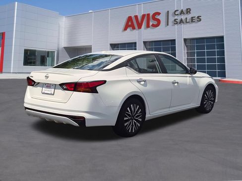 Used 2025 Nissan Altima 2.5 SV FWD image 6