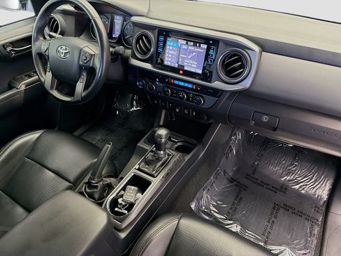Used 2019 Toyota Tacoma TRD Sport AWD/4WD image 12