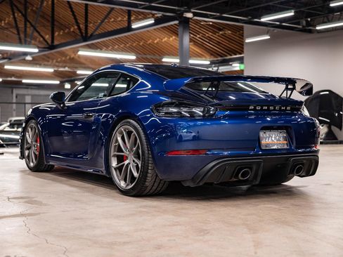 Used 2020 Porsche 718 Cayman GT4 RWD image 21