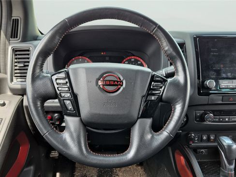 Used 2022 Nissan Frontier PRO-4X image 11