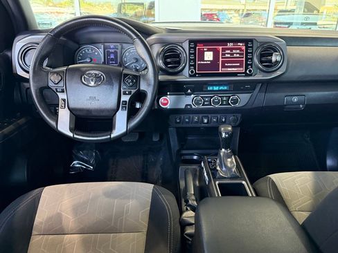 Used 2021 Toyota Tacoma TRD Sport w/ Technology Package image 30