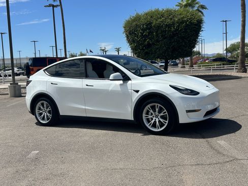 Used 2021 Tesla Model Y 2WD image 7