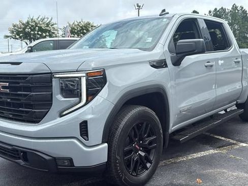 Used 2024 GMC Sierra 1500 Elevation AWD/4WD image 3