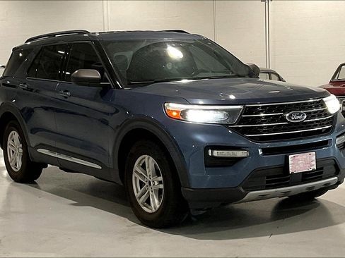 Used 2020 Ford Explorer XLT w/ Equipment Group 202A AWD/4WD image 2