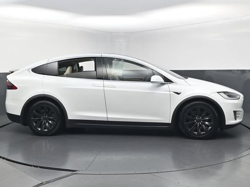 Used 2018 Tesla Model X 75D AWD/4WD image 6
