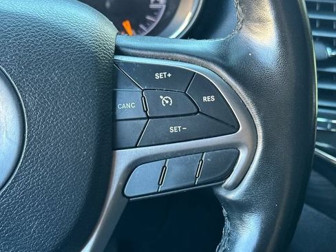 Used 2020 Jeep Grand Cherokee Altitude AWD/4WD image 29