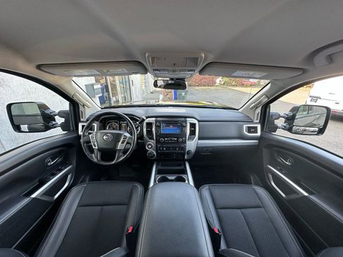 Used 2018 Nissan Titan PRO-4X image 14