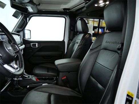 Used 2022 Jeep Wrangler Unlimited Sahara w/ Cold Weather Group image 17