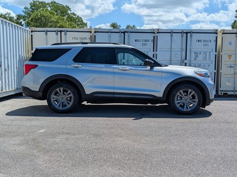 Certified 2022 Ford Explorer XLT w/ Equipment Group 202A AWD/4WD image 3