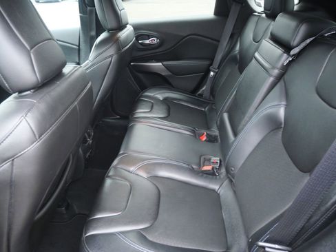 Used 2019 Jeep Cherokee Latitude Plus image 22