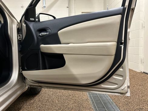 Used 2014 Chrysler 200 Limited FWD image 16