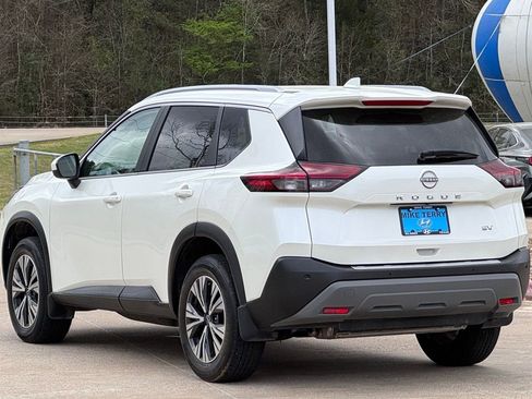 Used 2023 Nissan Rogue SV w/ SV Premium B Package image 13