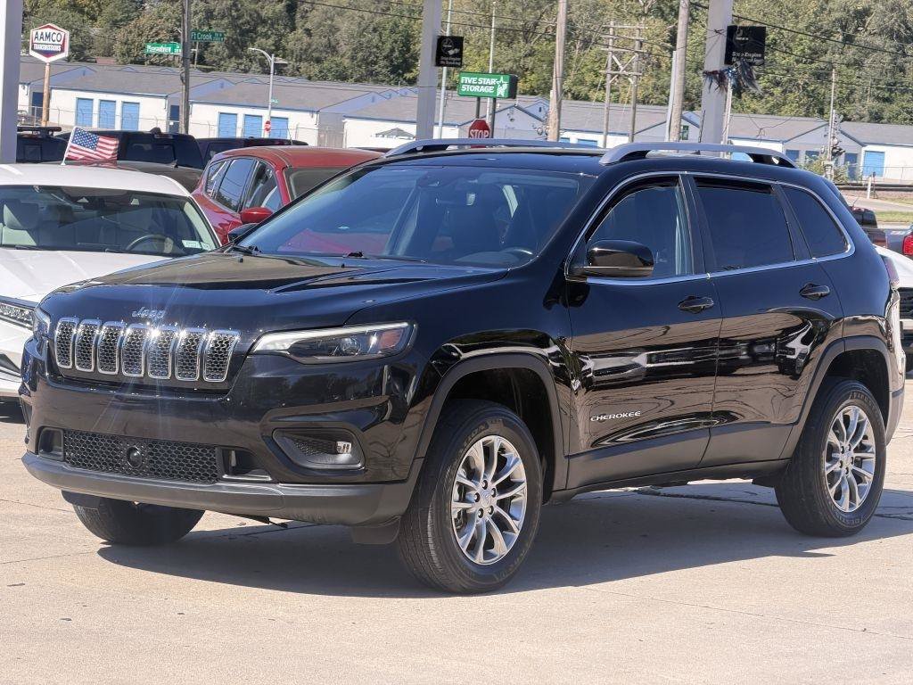 Used 2021 Jeep Cherokee Latitude Lux w/ Sun & Sound Group AWD/4WD image 2