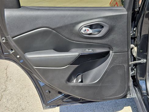 Used 2020 Jeep Cherokee Latitude Plus FWD image 15