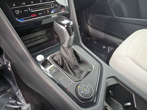 Certified 2025 Volkswagen Taos SE image 23