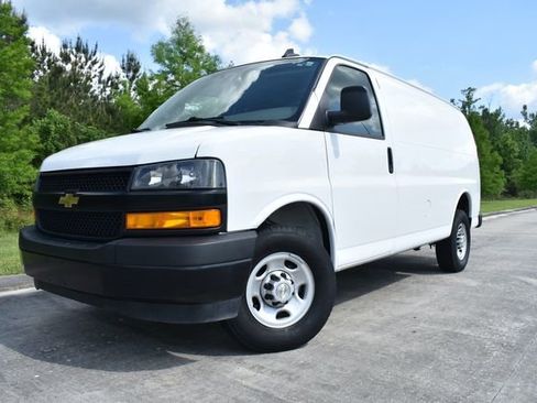 Used 2024 Chevrolet Express 2500 image 5