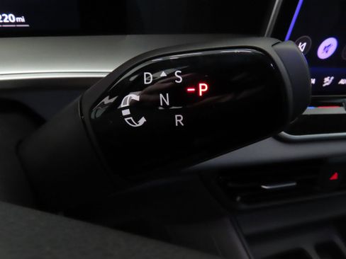 New 2026 Volkswagen Tiguan SE R-Line image 16