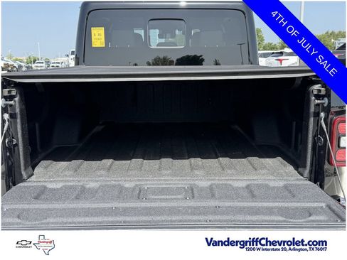 Used 2024 Jeep Gladiator Mojave AWD/4WD image 28