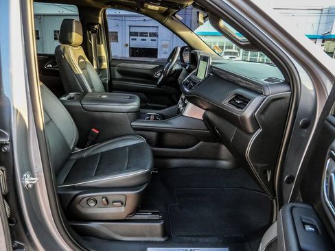 Used 2022 GMC Yukon SLT w/ SLT Premium Package AWD/4WD image 15