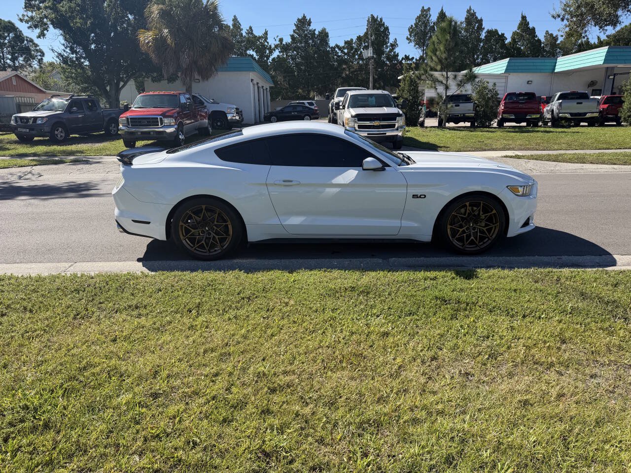 Used 2016 Ford Mustang GT RWD image 3