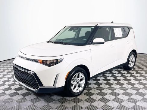 Used 2024 Kia Soul LX w/ Option Group 015 FWD image 4