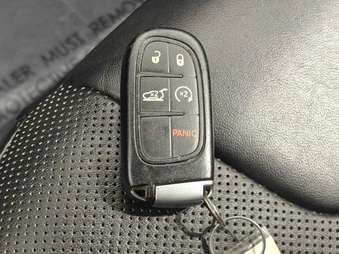 Used 2019 Jeep Cherokee Limited image 12