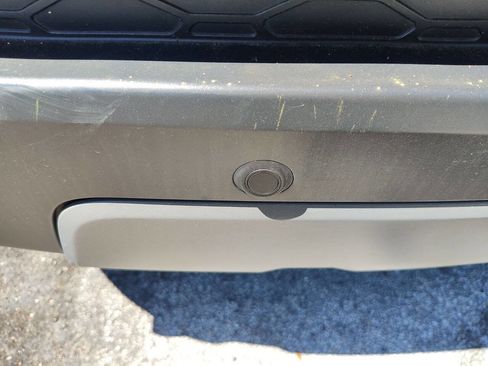 Used 2018 Land Rover Discovery Sport SE image 24