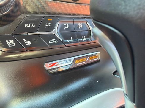 Used 2016 Chevrolet Corvette Z06 w/ 3LZ Preferred Equipment Group RWD image 28