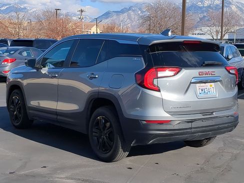 Used 2024 GMC Terrain SLE image 8