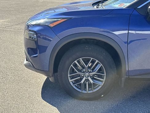 Used 2023 Nissan Rogue S image 9