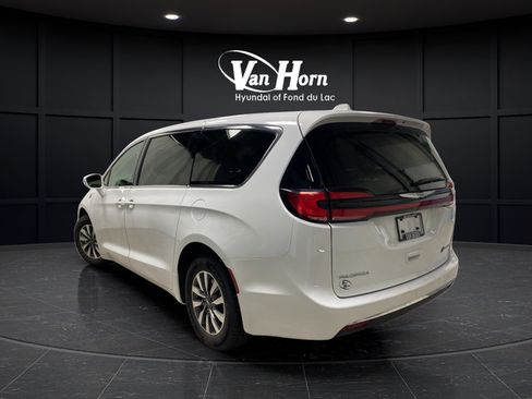 Used 2022 Chrysler Pacifica Touring-L FWD image 5