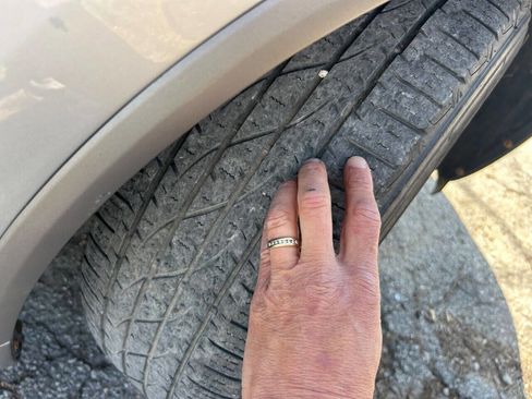 Used 2009 Buick Enclave CX w/ Driver Confidence Package image 17