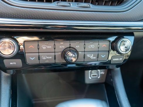 New 2026 Jeep Compass Limited image 24