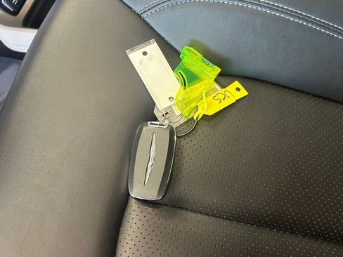 Used 2024 Chrysler Pacifica Touring-L image 43