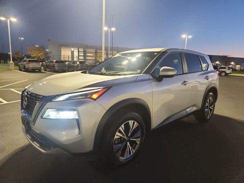 Used 2023 Nissan Rogue SV image 6