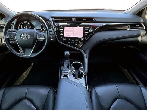 Used 2020 Toyota Camry XLE image 10