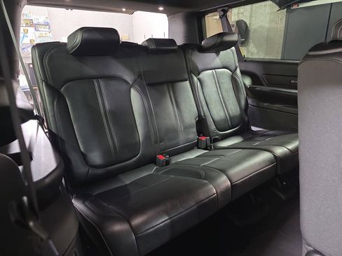Used 2023 Jeep Wagoneer L Series II AWD/4WD image 12