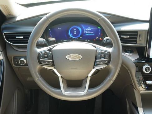 Used 2023 Ford Explorer Platinum w/ Technology Package AWD/4WD image 15