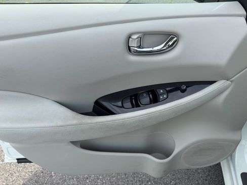 Used 2016 Nissan Leaf SV FWD image 9