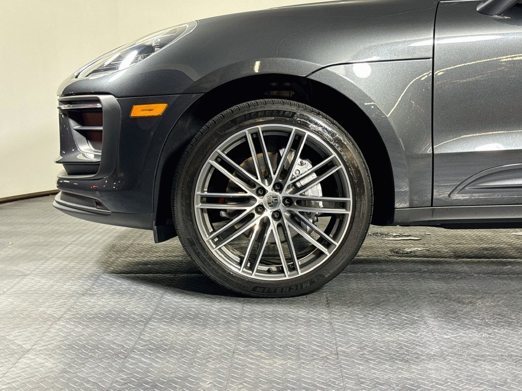 Certified 2025 Porsche Macan AWD/4WD image 26