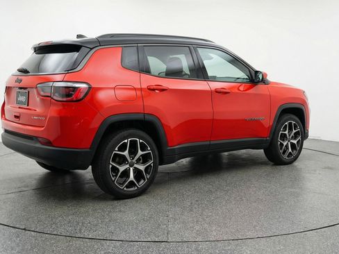 Used 2025 Jeep Compass Limited AWD/4WD image 9