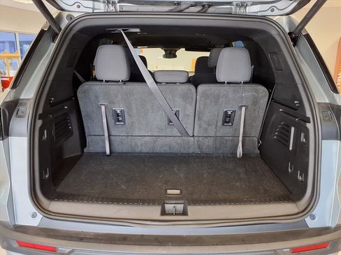 Used 2025 Chevrolet Traverse LT image 17