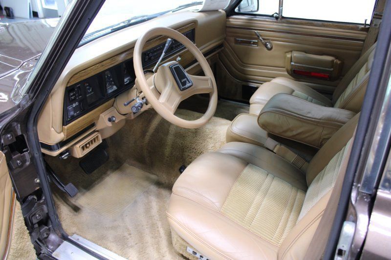 Used 1987 Jeep Grand Wagoneer AWD/4WD image 6