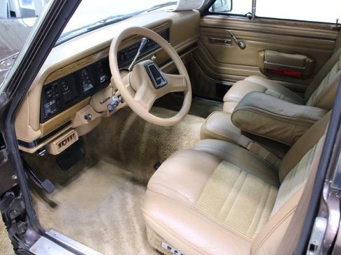 Used 1987 Jeep Grand Wagoneer image 6